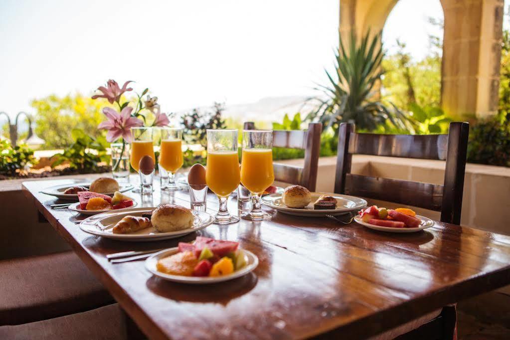 Mellieha Holiday Centre Bagian luar foto